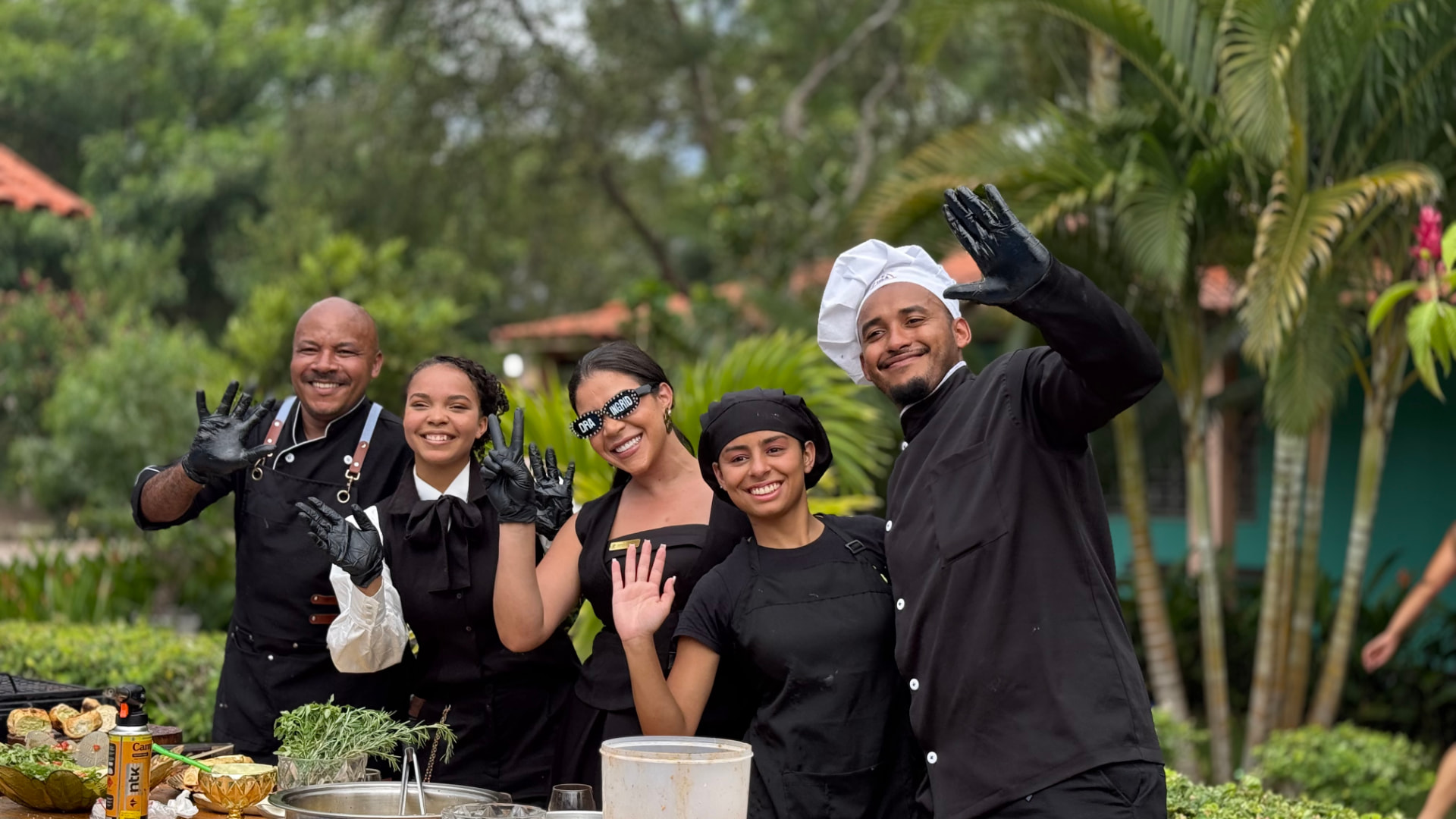 Equipe do buffet reunida antes do evento